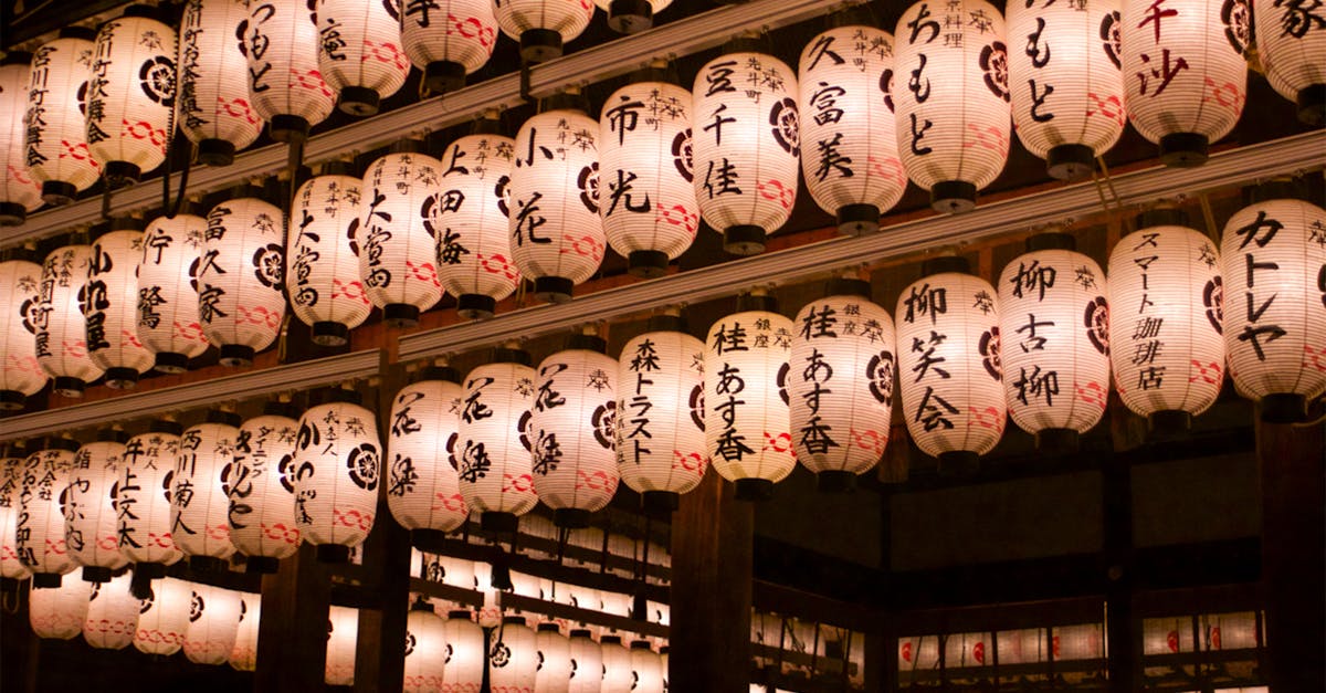découvrez les traditions japonaises fascinantes et diversifiées qui reflètent la richesse de la culture nippone. plongez dans les rituels, festivals et coutumes ancestrales qui font la beauté du japon et apprenez comment ces pratiques influencent la vie quotidienne.