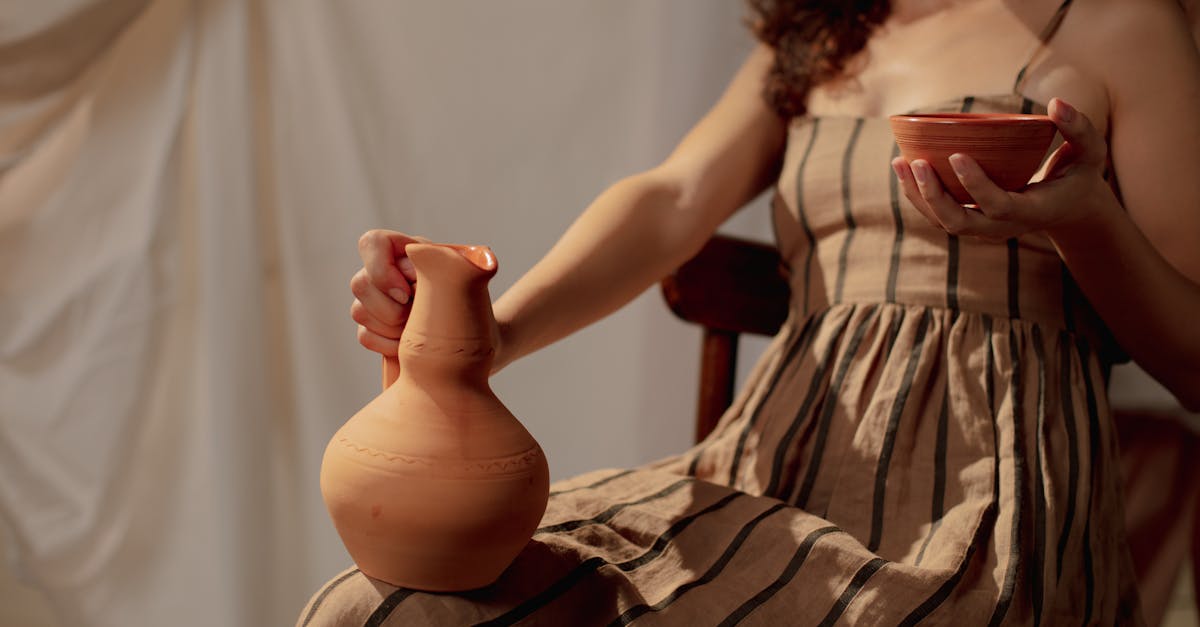découvrez notre robe en terracotta, un incontournable de la mode qui allie élégance et confort. parfaite pour toutes les occasions, elle se distingue par sa couleur chaleureuse et ses détails raffinés. réveillez votre garde-robe avec ce vêtement tendance qui met en valeur votre silhouette.