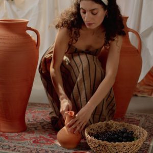 Les plus belles idées de tenues avec une robe terracotta