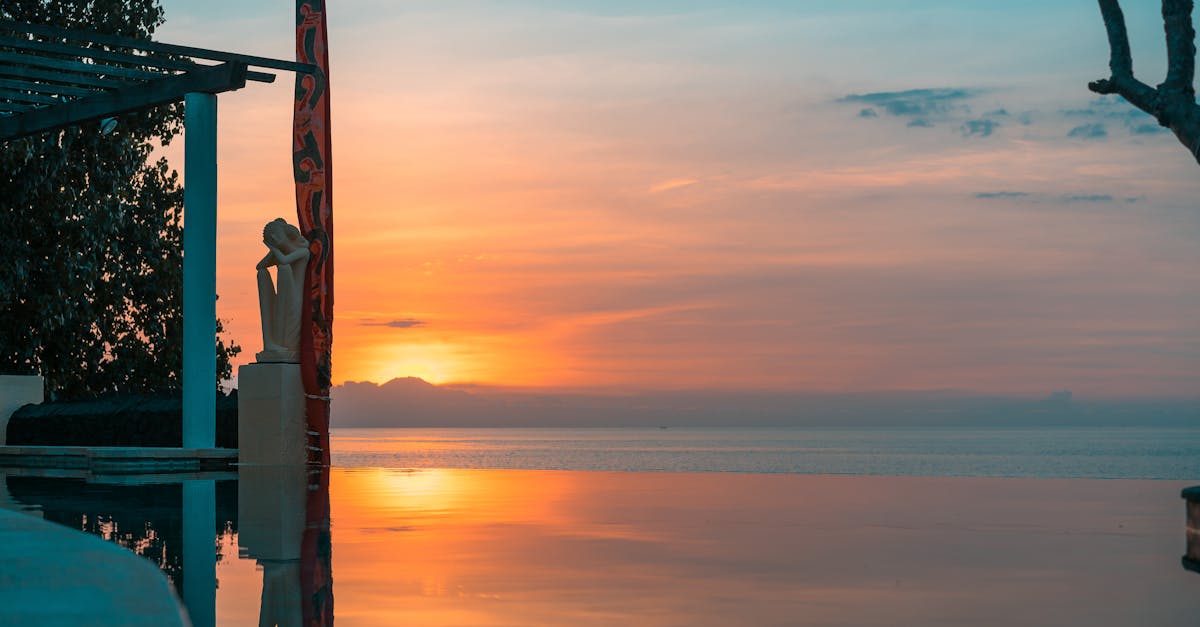 découvrez bali, l'île indonésienne connue pour ses plages paradisiaques, ses rizières verdoyantes, sa culture unique et ses temples majestueux. idéale pour des vacances inoubliables et des aventures exotiques.