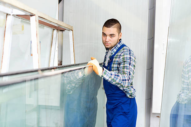Un vitrier à Lyon peut-il fabriquer des vitrines personnalisées avec logo ou gravure ?